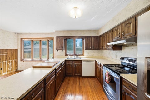 Tiny photo for 15559 Cottonwood Oval, Middleburg Heights, OH 44130 (MLS # 5254353)