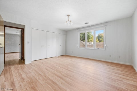 Tiny photo for 15559 Cottonwood Oval, Middleburg Heights, OH 44130 (MLS # 5254353)