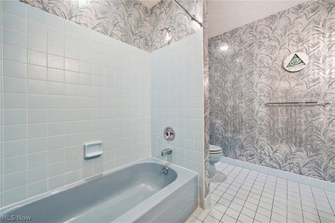 Tiny photo for 15559 Cottonwood Oval, Middleburg Heights, OH 44130 (MLS # 5254353)