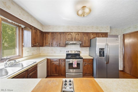 Tiny photo for 15559 Cottonwood Oval, Middleburg Heights, OH 44130 (MLS # 5254353)