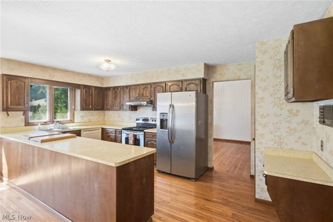 Tiny photo for 15559 Cottonwood Oval, Middleburg Heights, OH 44130 (MLS # 5254353)