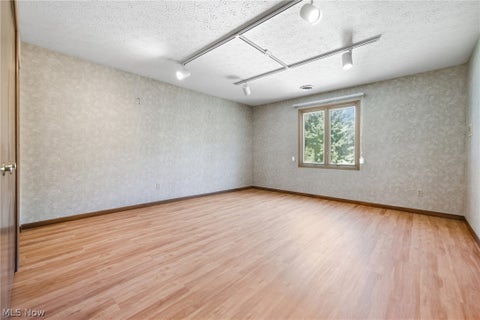 Tiny photo for 15559 Cottonwood Oval, Middleburg Heights, OH 44130 (MLS # 5254353)