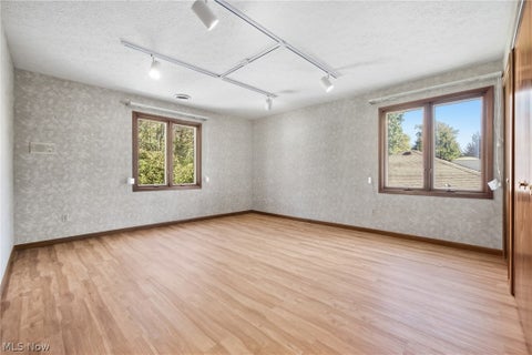 Tiny photo for 15559 Cottonwood Oval, Middleburg Heights, OH 44130 (MLS # 5254353)