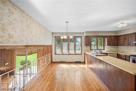 Tiny photo for 15559 Cottonwood Oval, Middleburg Heights, OH 44130 (MLS # 5254353)