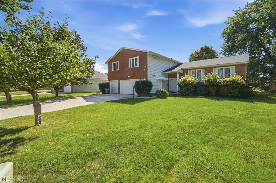 15559 Cottonwood Oval
