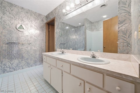 Tiny photo for 15559 Cottonwood Oval, Middleburg Heights, OH 44130 (MLS # 5254353)