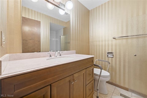 Tiny photo for 15559 Cottonwood Oval, Middleburg Heights, OH 44130 (MLS # 5254353)