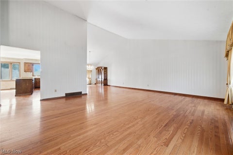 Tiny photo for 15559 Cottonwood Oval, Middleburg Heights, OH 44130 (MLS # 5254353)