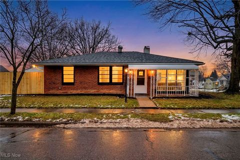 Photo of 985 Clement Street, Akron, OH 44306 (MLS # 5180144)