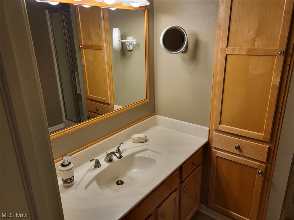 Clingan Xing Condo - Residential