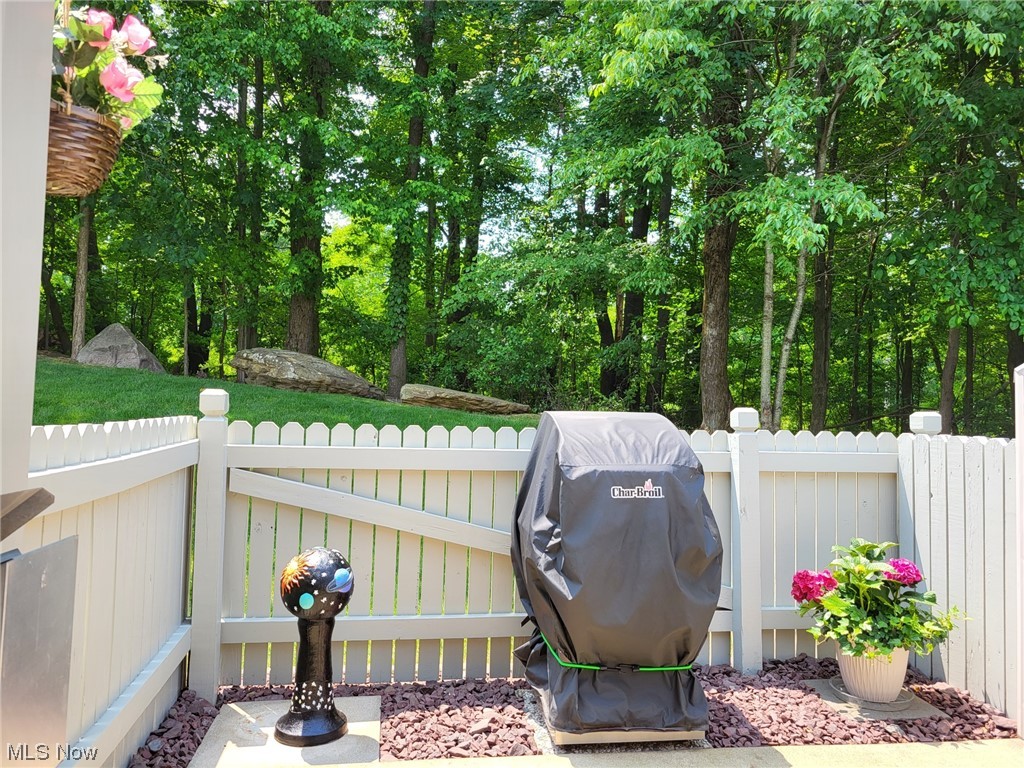 Clingan Xing Condo - Residential