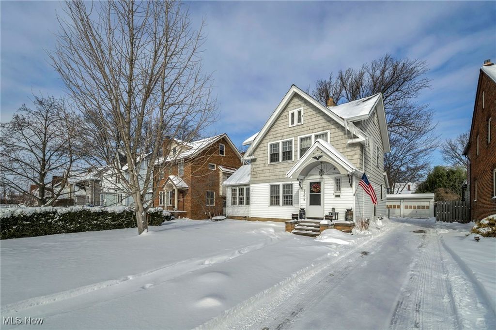 Photo of 17610 Narragansett Avenue, Lakewood, OH 44107 (MLS # 5184220)