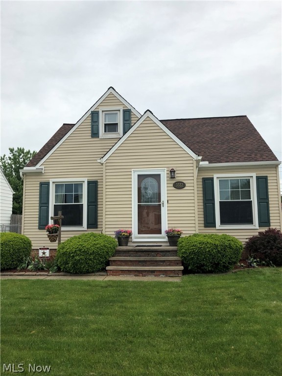 This beautifully maintained home has many updates including a newer furnace, vinyl siding, roof, deck, windows, and glass blocked windows in basement.
A two and a half garage makes it nice in snowy weather. The basement is waterproofed with a transferrable warranty. This home has been really pampered with so many major updates.
It is in excellent condition and won't last long on the market