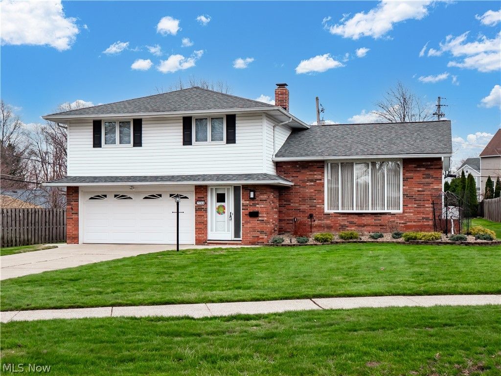 Photo of 1044 Joy Oval, Seven Hills, OH 44131 (MLS # 5197611)