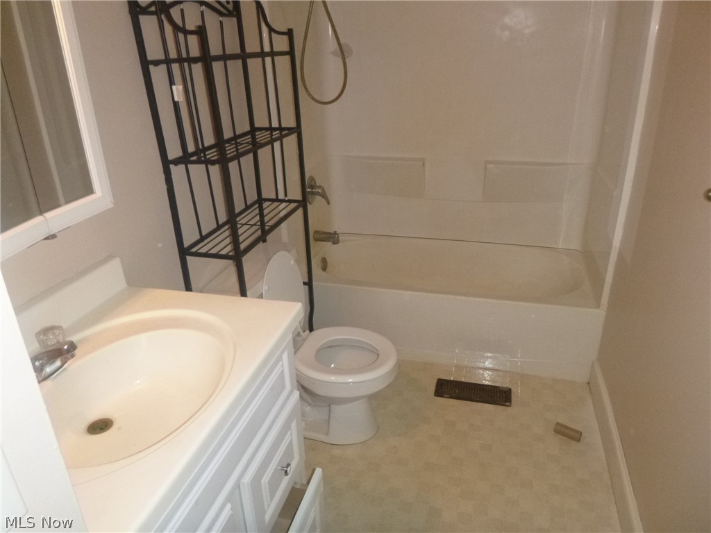 Broken Fence Estate #4 - Residential Lease