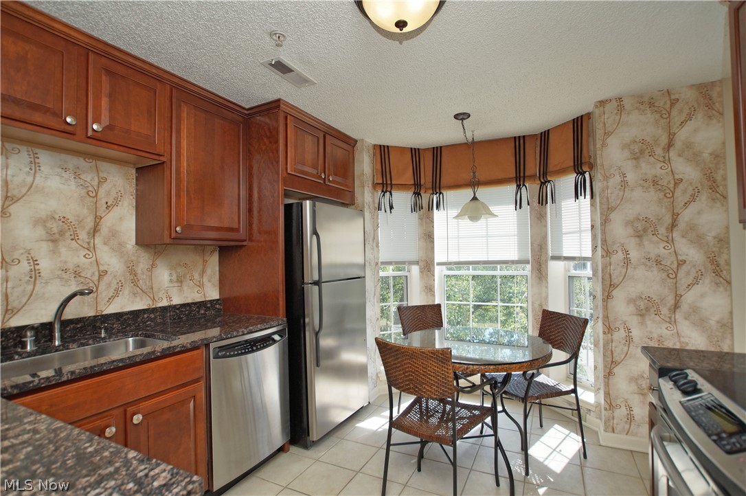 Fox Hollow/Woodhawk Condo - Residential