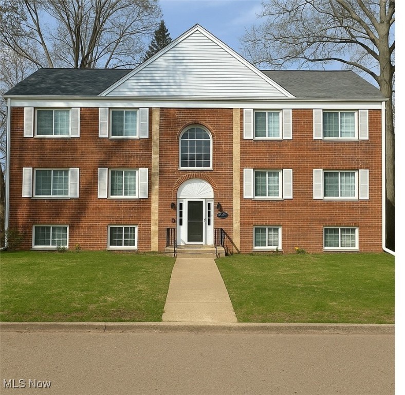 The Best View from the picture window in this 2 bedroom apartment in NW Akron. Overlooking park this sun drenched unit offers 2 bedrooms, open living room/dining room, fully applianced kitchen and more. Common area has extra storage, each unit has central air and one car garage.