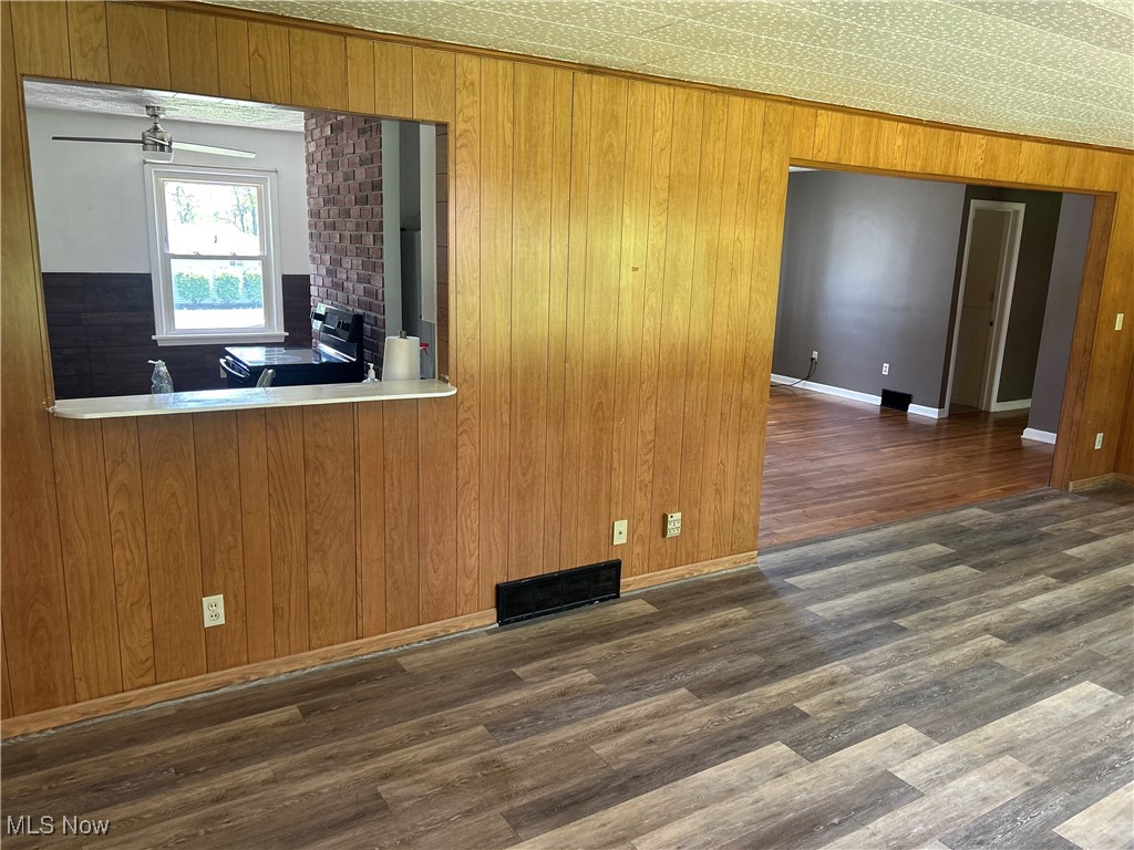 14584 Dean Court, Burton, Ohio image 11