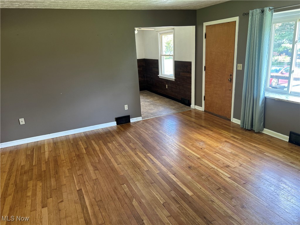 14584 Dean Court, Burton, Ohio image 8