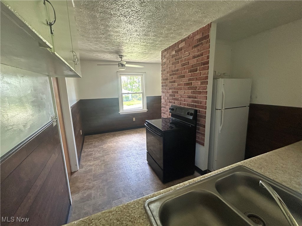 14584 Dean Court, Burton, Ohio image 15