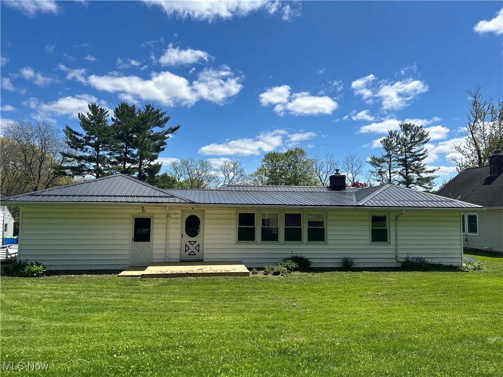 14584 Dean Court, Burton, Ohio image 3