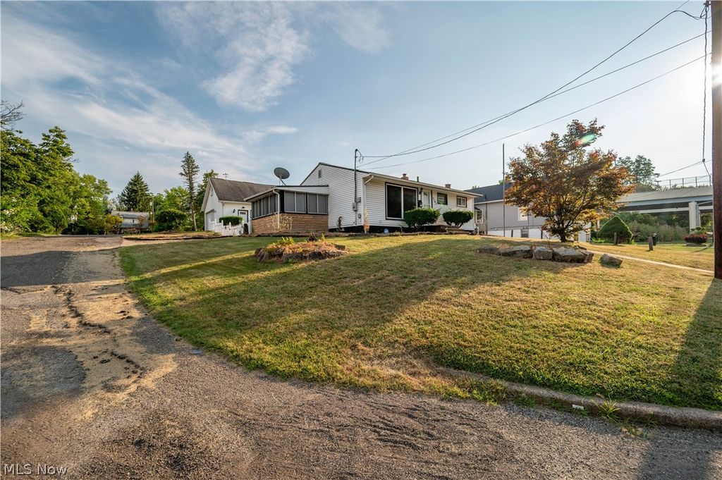 Photo of 2101 Cherry Hill Avenue, Youngstown, OH 44509 (MLS # 5196894)