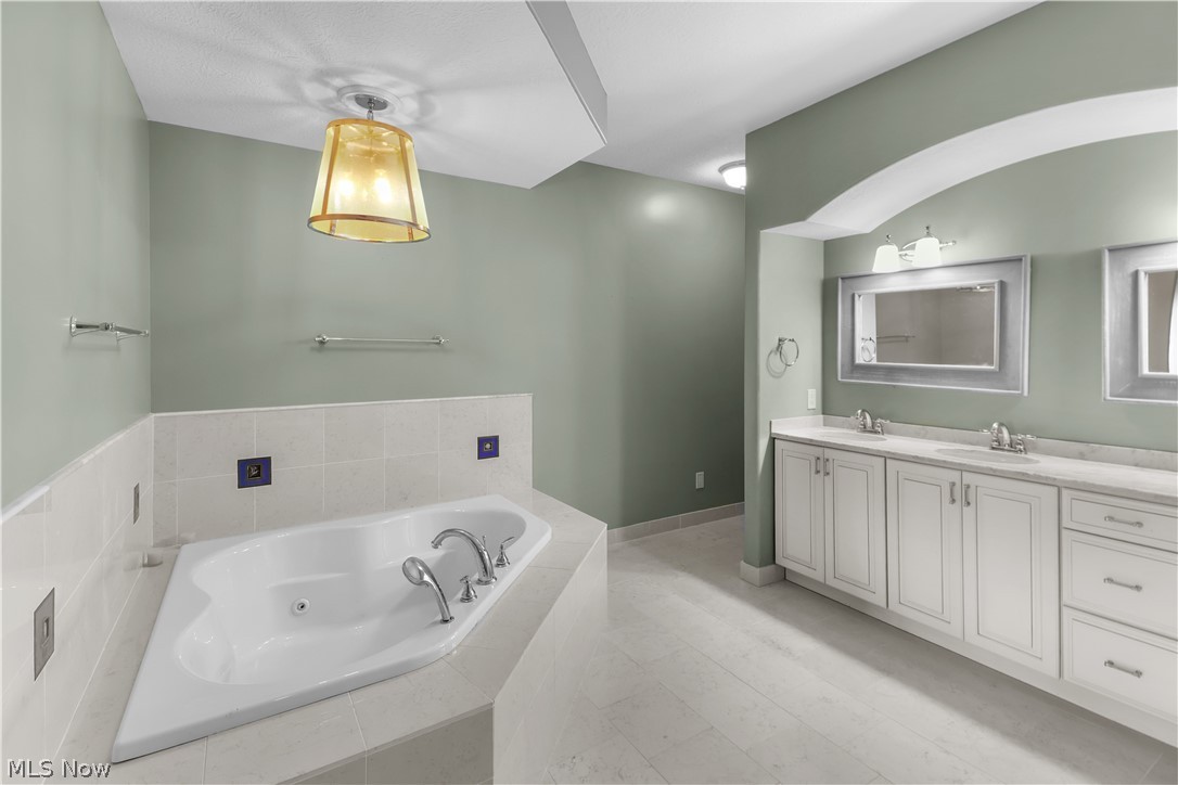 La Cote De Lac Condo Ph 03 - Residential