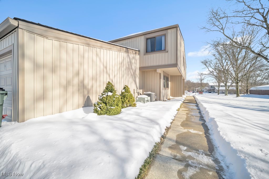 11873 Harbour Light Drive, North Royalton, Ohio image 3