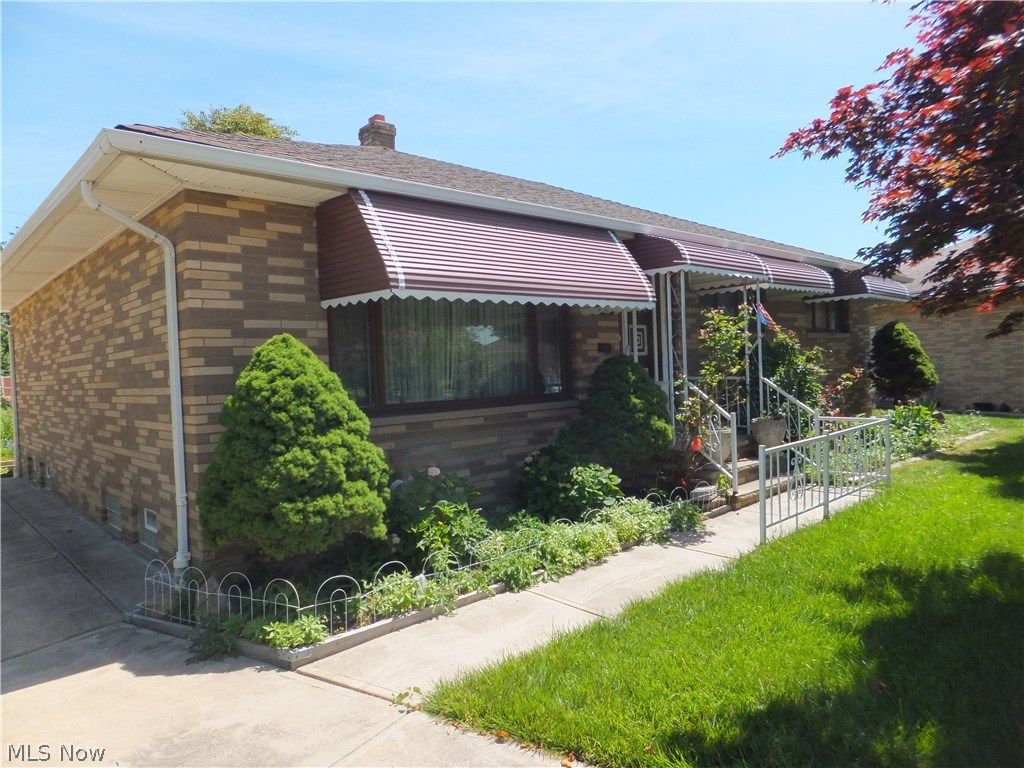 Brooklyn Brick Ranch,3 bedrooms,2 1/2 baths,eat-in kitchen,w/all appliances staying,dining room,hardwood floors,central air,finished rec room w/wet bar,summer kitchen w/stove & refrigerator & office or 4th bedroom all in basement,updated 100amp electric box,glass block windows,patio,2 1/2 car garage,large garden area,cul-de-sac lot