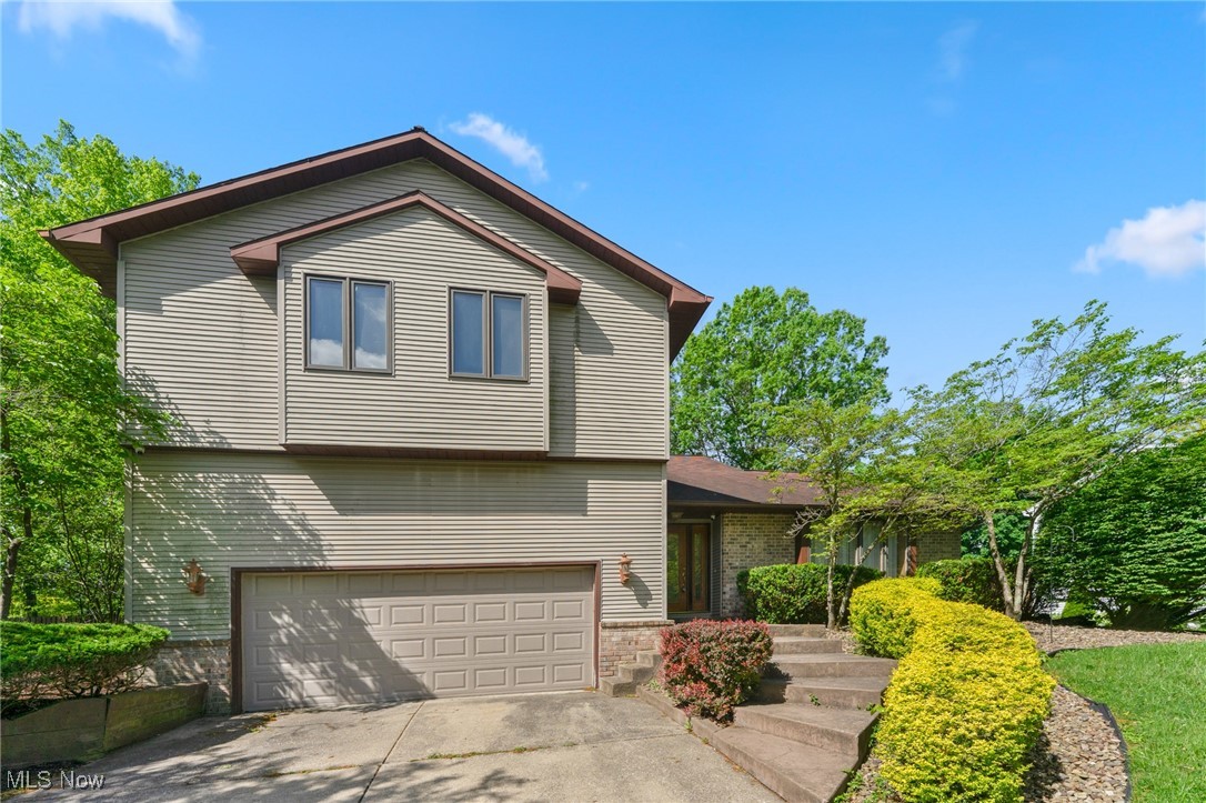 520 Stonybrook Lane, Canfield, Ohio image 1