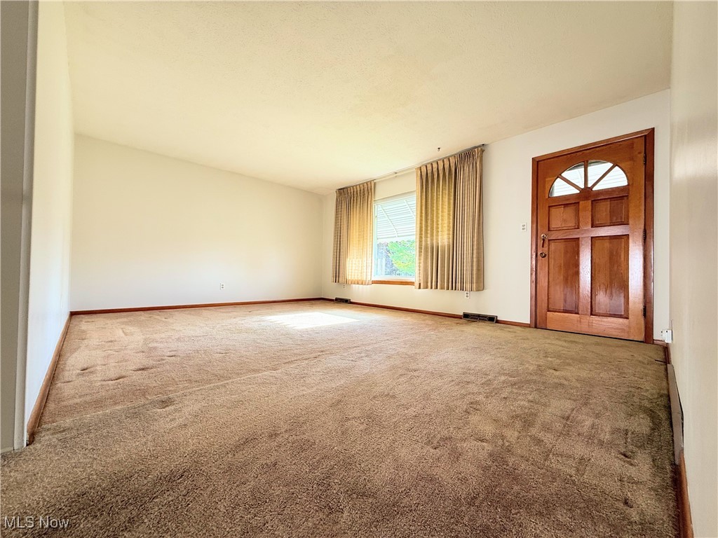 5305 Amherst Drive, Parma, Ohio image 6