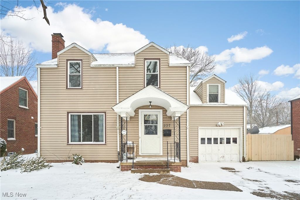 Photo of 237 Orchard Hill Drive SW, North Canton, OH 44720 (MLS # 5181859)