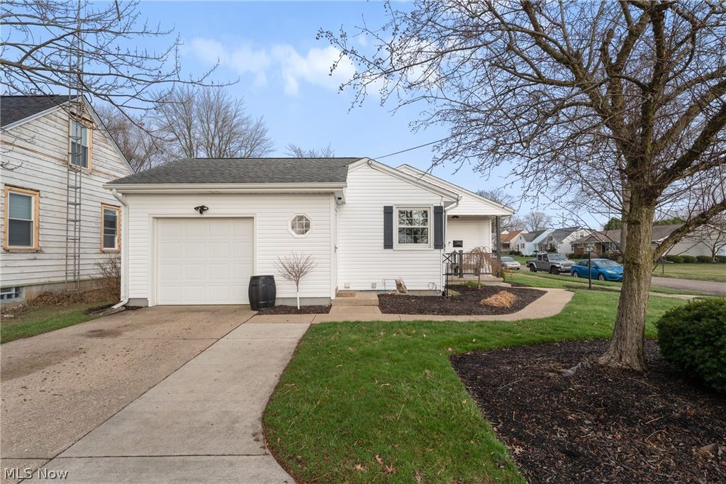 Photo of 1006 Taggart Street NW, Massillon, OH 44646 (MLS # 5195851)