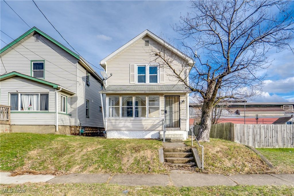 Photo of 1520 Bryan Avenue SW, Canton, OH 44706 (MLS # 5180929)