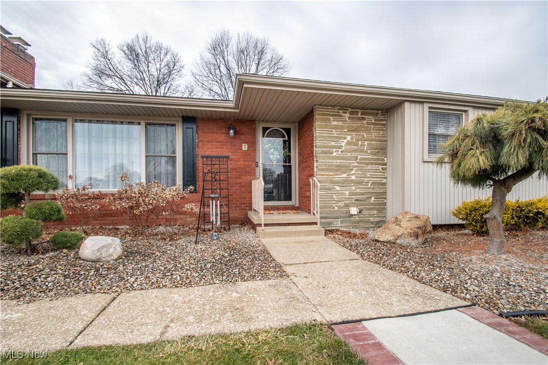 2614 Ardenwood Pl, Austintown, Ohio image 2