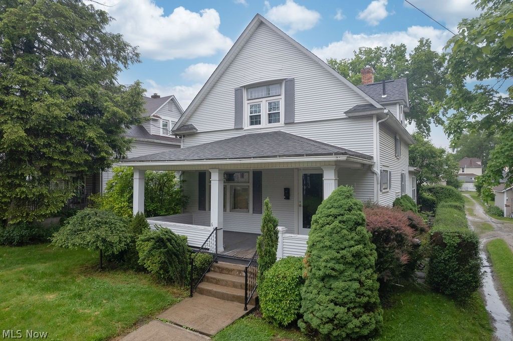 Photo of 645 W Summit Street, Alliance, OH 44601 (MLS # 5209434)