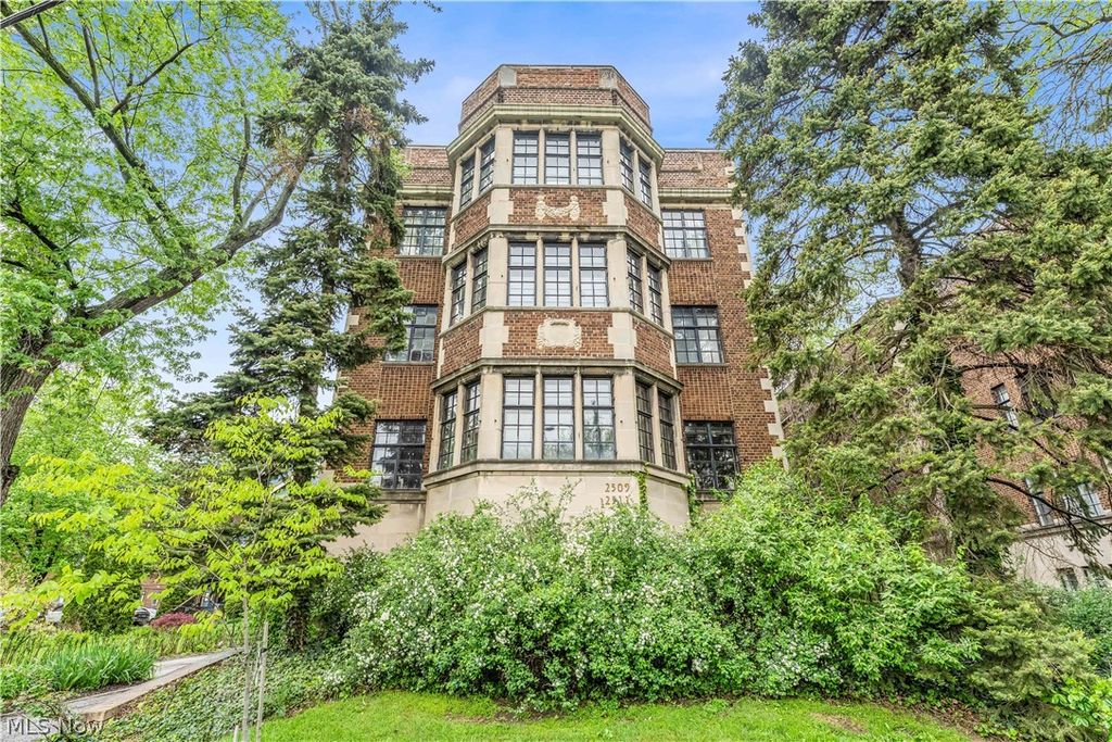 Photo of 2511 Overlook Road, Cleveland Heights, OH 44106 (MLS # 5207529)