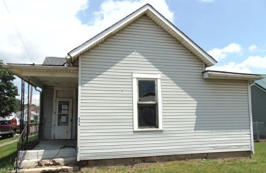 Great opportunity to buy this one story home located in the city of Logan, OH in Hocking County and sitting on a .13 acre lot with a detached garage. The
interior offers 924 sq. ft. with 2 bedrooms and 1 bathroom.