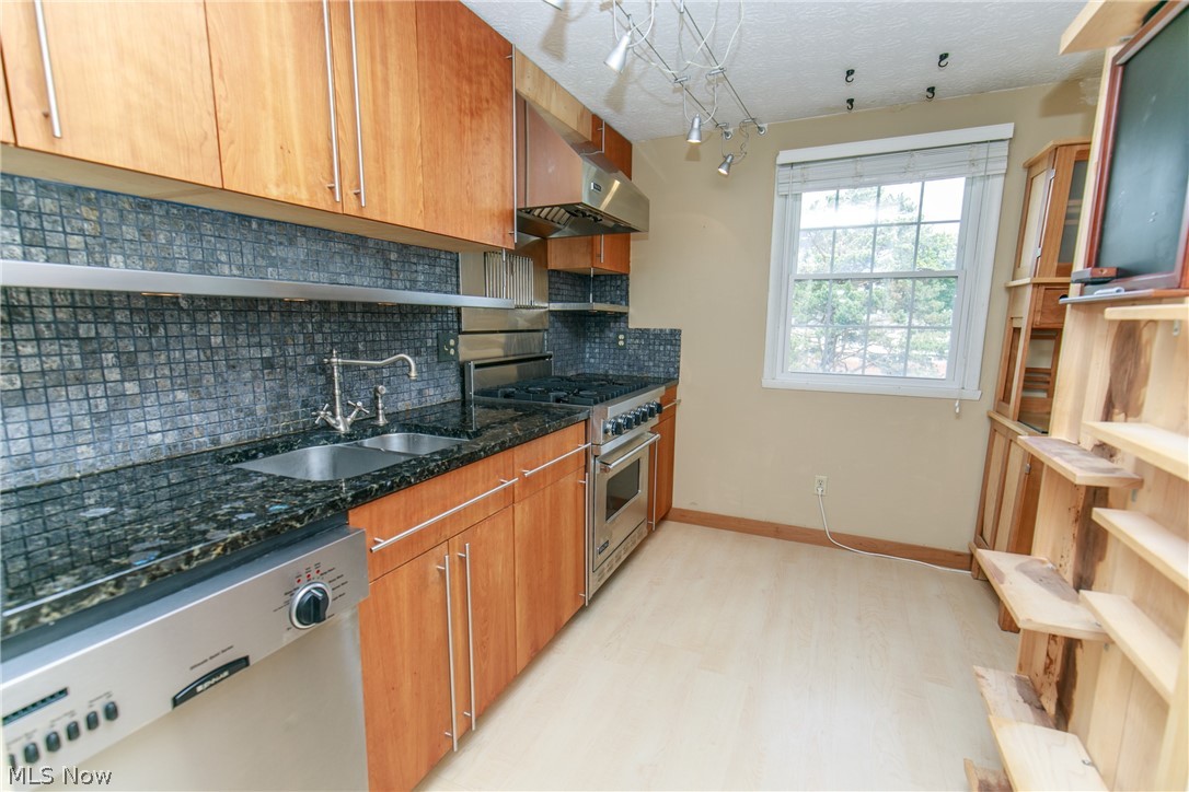 Huntington Park Condo - Residential