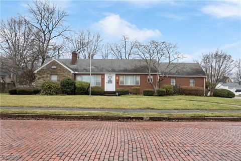 Photo of 206 Harter Avenue NW, Canton, OH 44708 (MLS # 5180109)