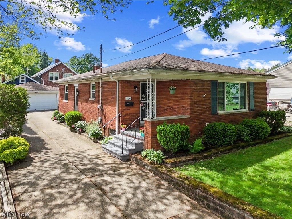 Photo of 616 Plainfield Road, Akron, OH 44312 (MLS # 5214792)