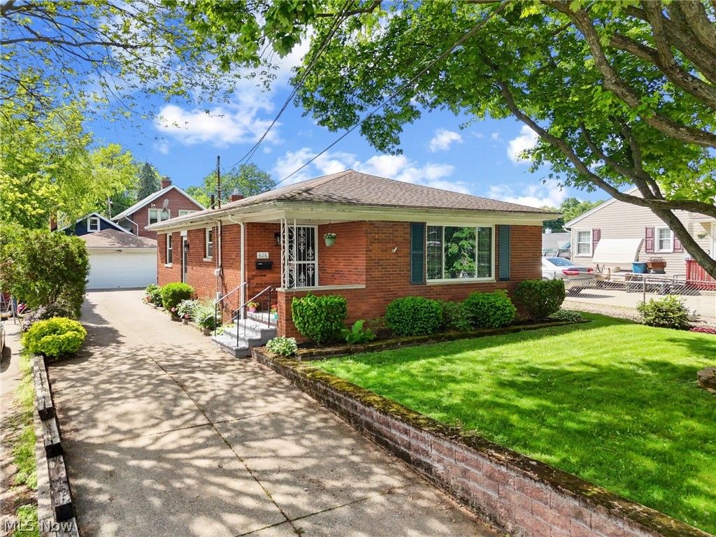 Photo of 616 Plainfield Road, Akron, OH 44312 (MLS # 5214792)