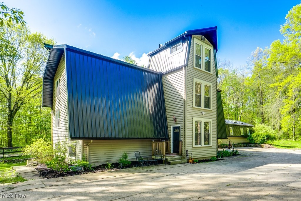 12530 Nelson Parkman Road, Garrettsville, Ohio image 2