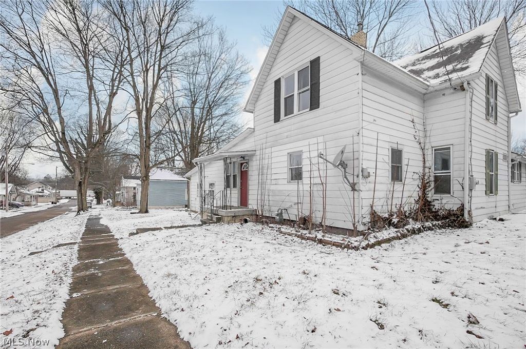 Photo of 301 Locust Street, Mount Vernon, OH 43050 (MLS # 5188897)