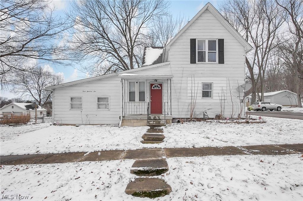 Photo of 301 Locust Street, Mount Vernon, OH 43050 (MLS # 5188897)