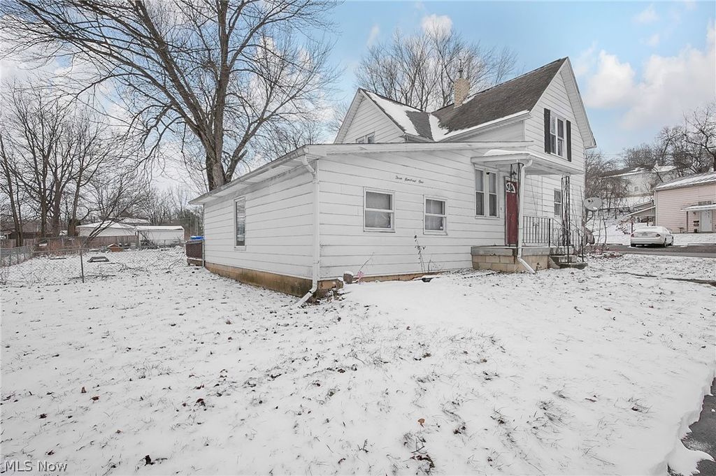 Photo of 301 Locust Street, Mount Vernon, OH 43050 (MLS # 5188897)