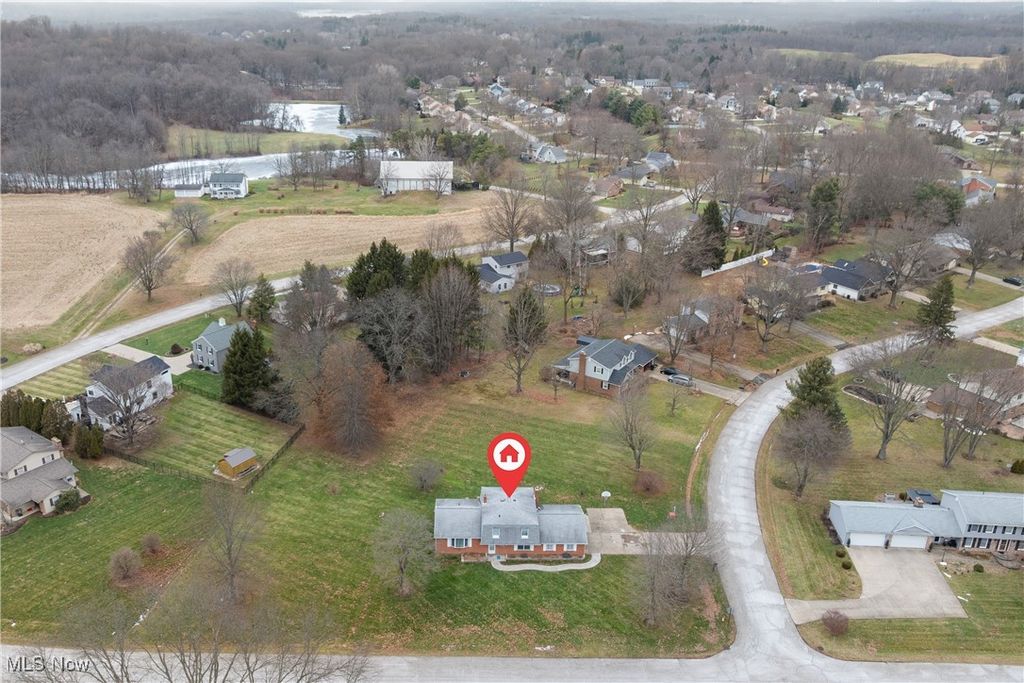 Photo of 7428 Shadyview Avenue NW, Massillon, OH 44646 (MLS # 5177514)