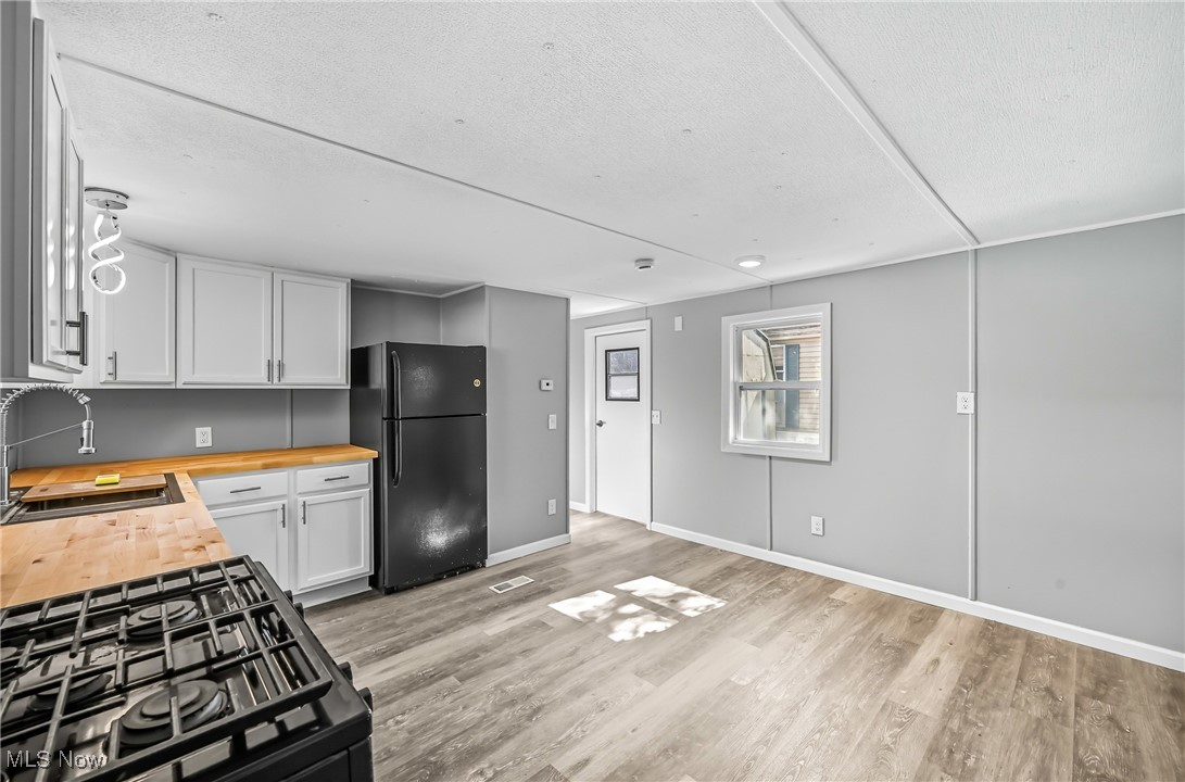 Salem, Ohio 44460, United States, 2 Bedrooms Bedrooms, ,2 BathroomsBathrooms,Residential,Active,220059