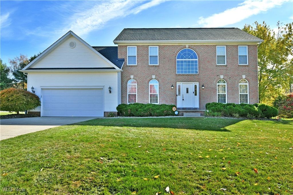 Photo of 103 Westwind Drive NE, Warren, OH 44484 (MLS # 5166911)