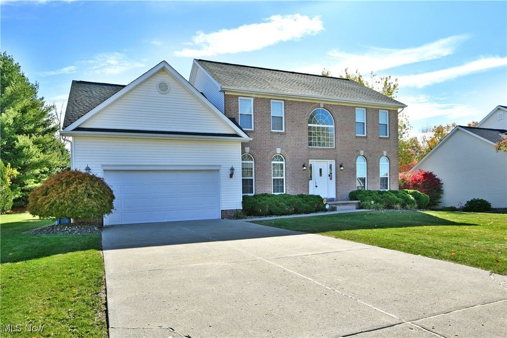 Photo of 103 Westwind Drive NE, Warren, OH 44484 (MLS # 5166911)